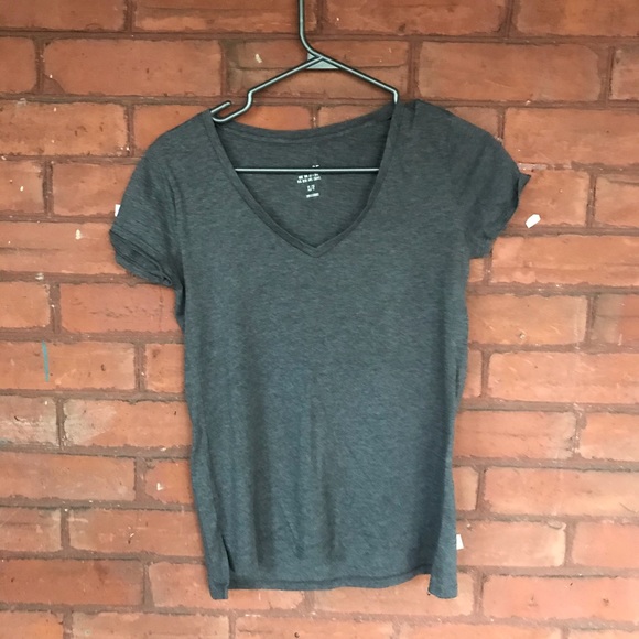 ✨3 for 20✨ Garage tee - Picture 1 of 2